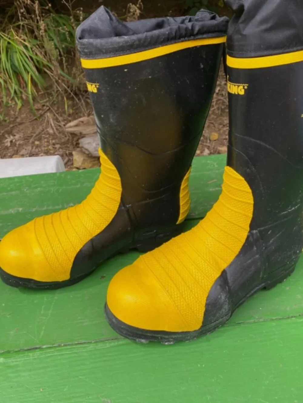 Viking VW42 Size 12 Men's MET Guard Black/Yellow Steel Toe Rubber Boot 35XG24